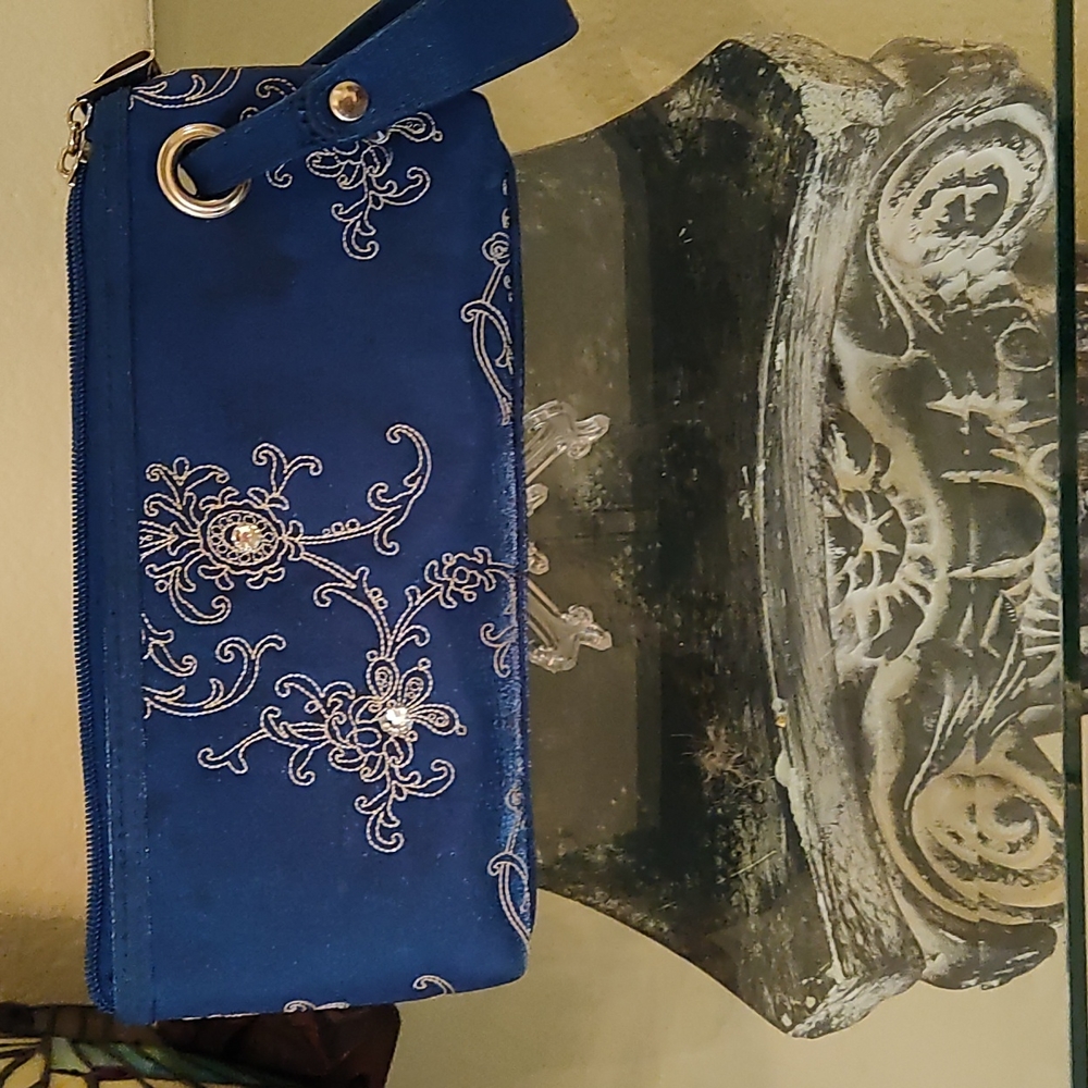 Bueno Royal Blue Wristlet